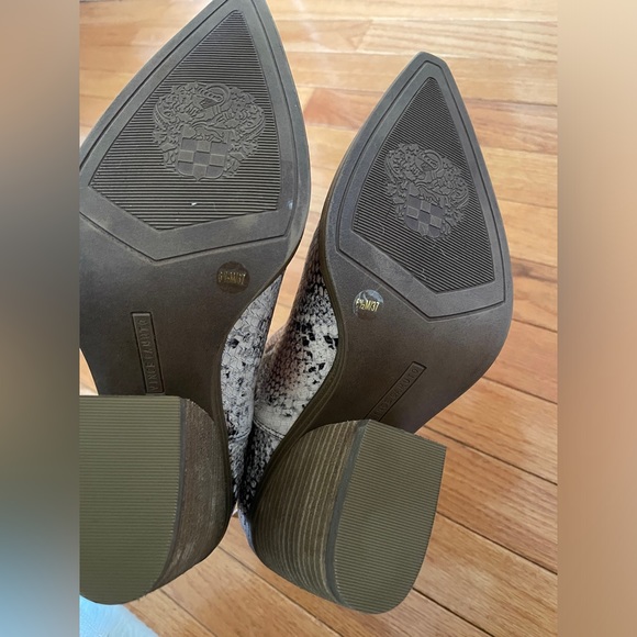 Vince Camuto Python Booties size 6.5 - Picture 3 of 9